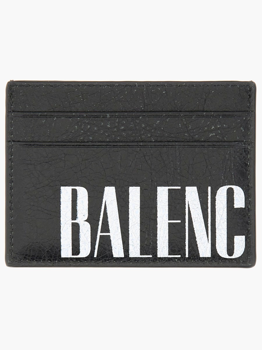 nanito_source_url:https://nokinstyle.com/2386103/leather-card-holder.jpg