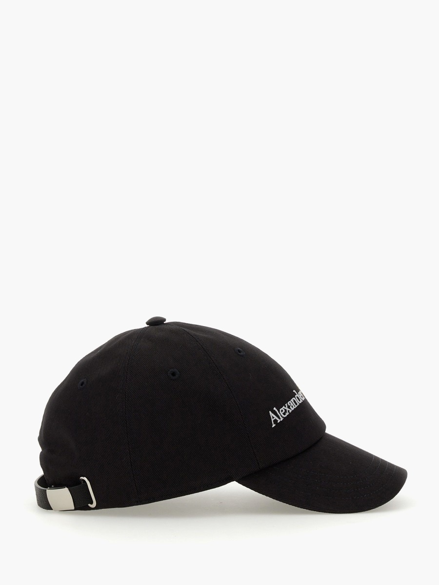 nanito_source_url:https://nokinstyle.com/2348750/baseball-hat-with-logo.jpg