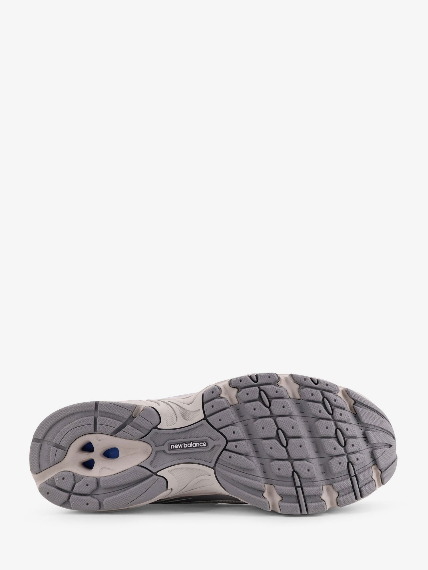 nanito_source_url:https://nokinstyle.com/2398656/7405-mesh-sneakers-with-logo-on-the-side.jpg