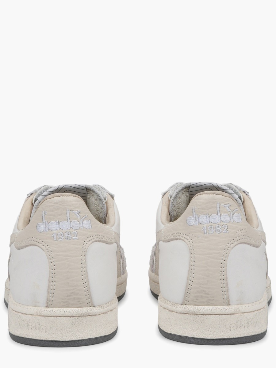 nanito_source_url:https://nokinstyle.com/2418666/sneaker-prestige-used.jpg
