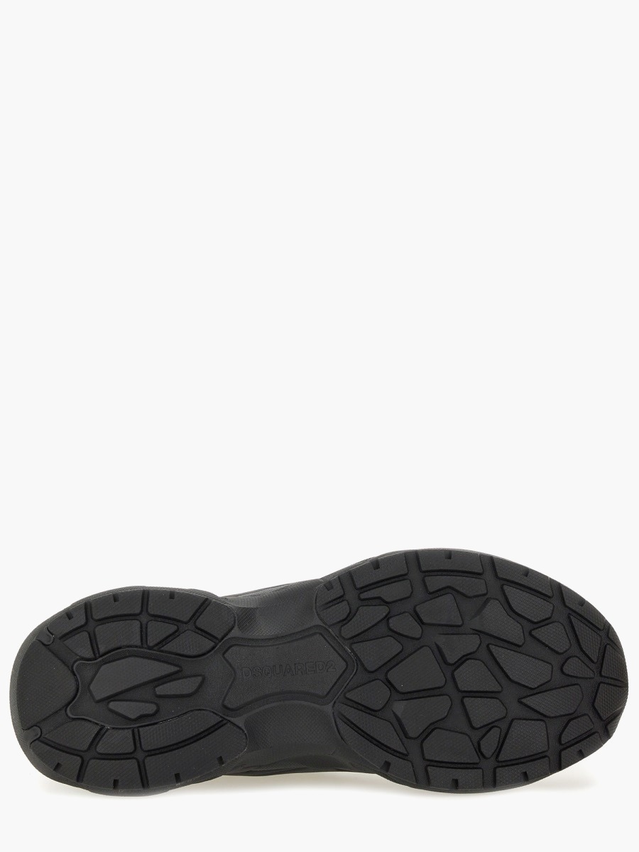 nanito_source_url:https://nokinstyle.com/2368717/faster-sneaker.jpg