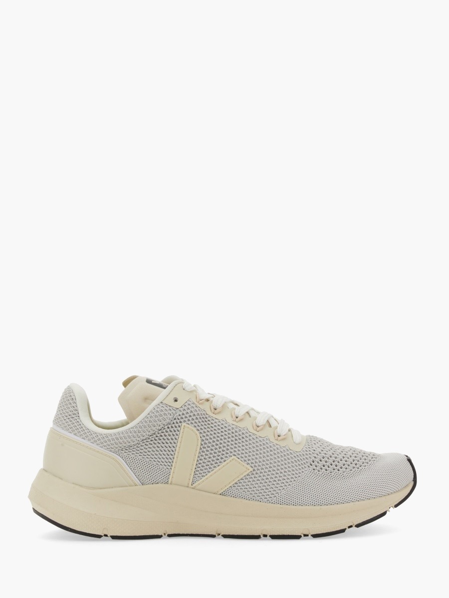nanito_source_url:https://nokinstyle.com/2358539/sneaker-with-logo.jpg