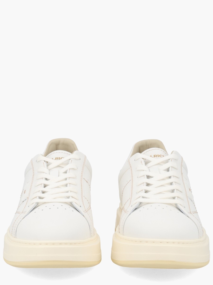 nanito_source_url:https://nokinstyle.com/2422562/sneaker-arrow.jpg