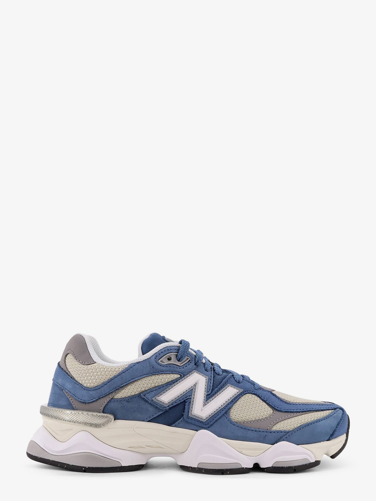 nanito_source_url:https://nokinstyle.com/2437855/9060-mesh-low-top-sneakers-with-suede-inserts.jpg