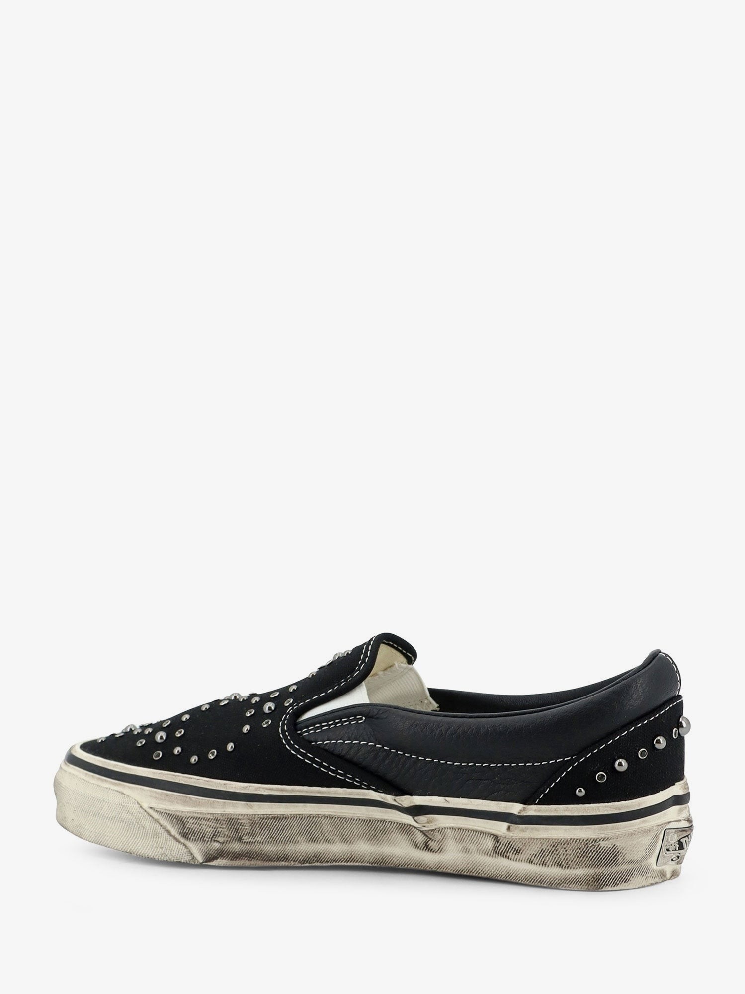 nanito_source_url:https://nokinstyle.com/2410920/lx-classic-slip-on-98-canvas-and-leather-sneakers-with-all-over-metal-beads.jpg