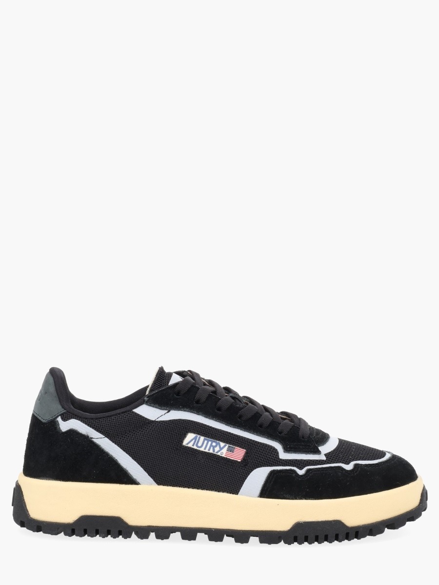 nanito_source_url:https://nokinstyle.com/2337226/wildpace-low-sneaker.jpg