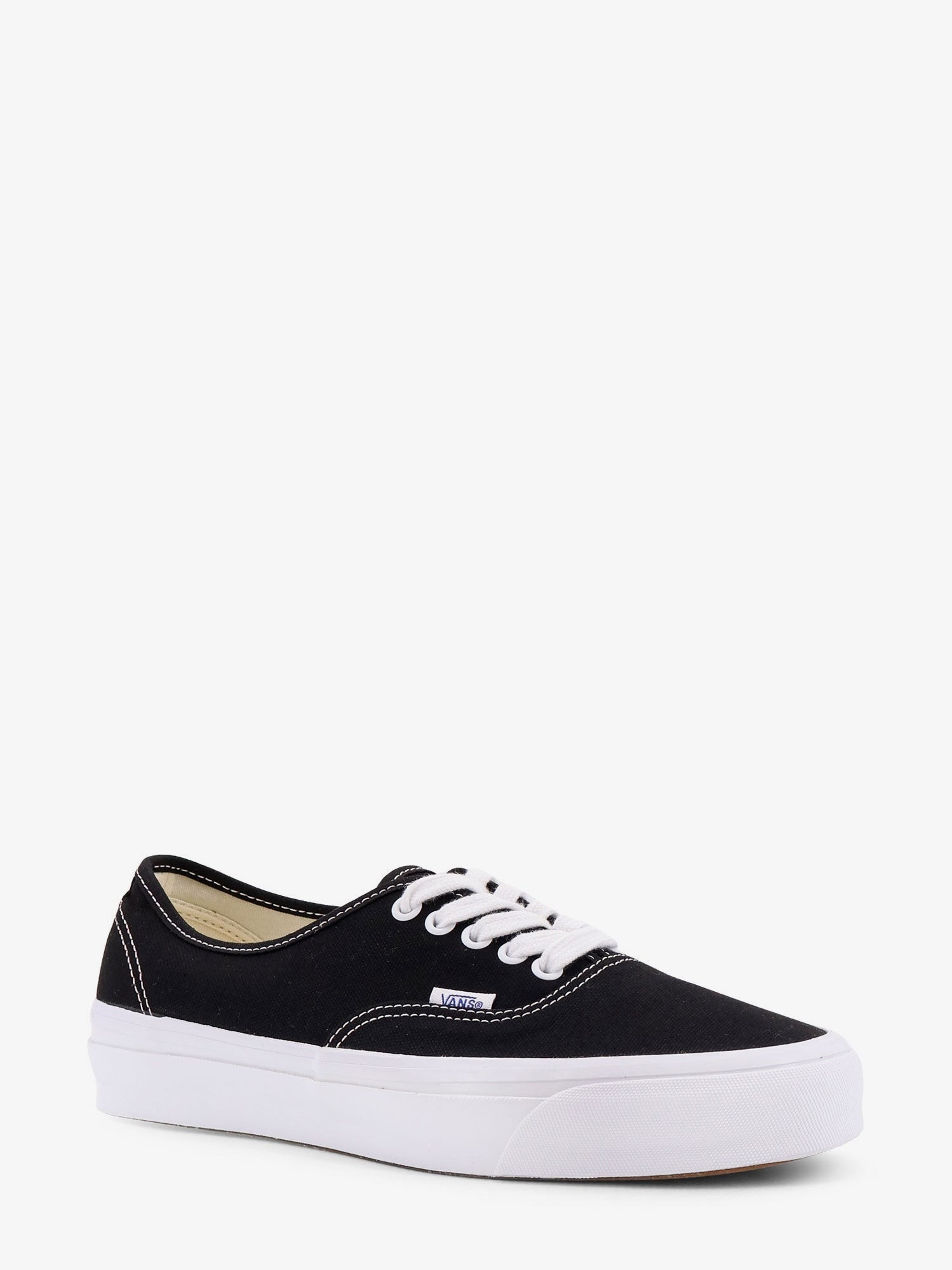 nanito_source_url:https://nokinstyle.com/2396072/lx-authentic-reissue-44-canvas-sneakers.jpg