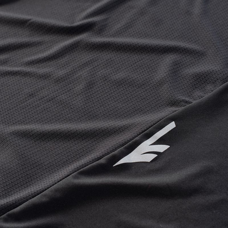 nanito_source_url:https://b2bsportswholesale.net/public/storage/productimages/c7/0d/e8/8a/1694622/image/xlarge_clean.jpg