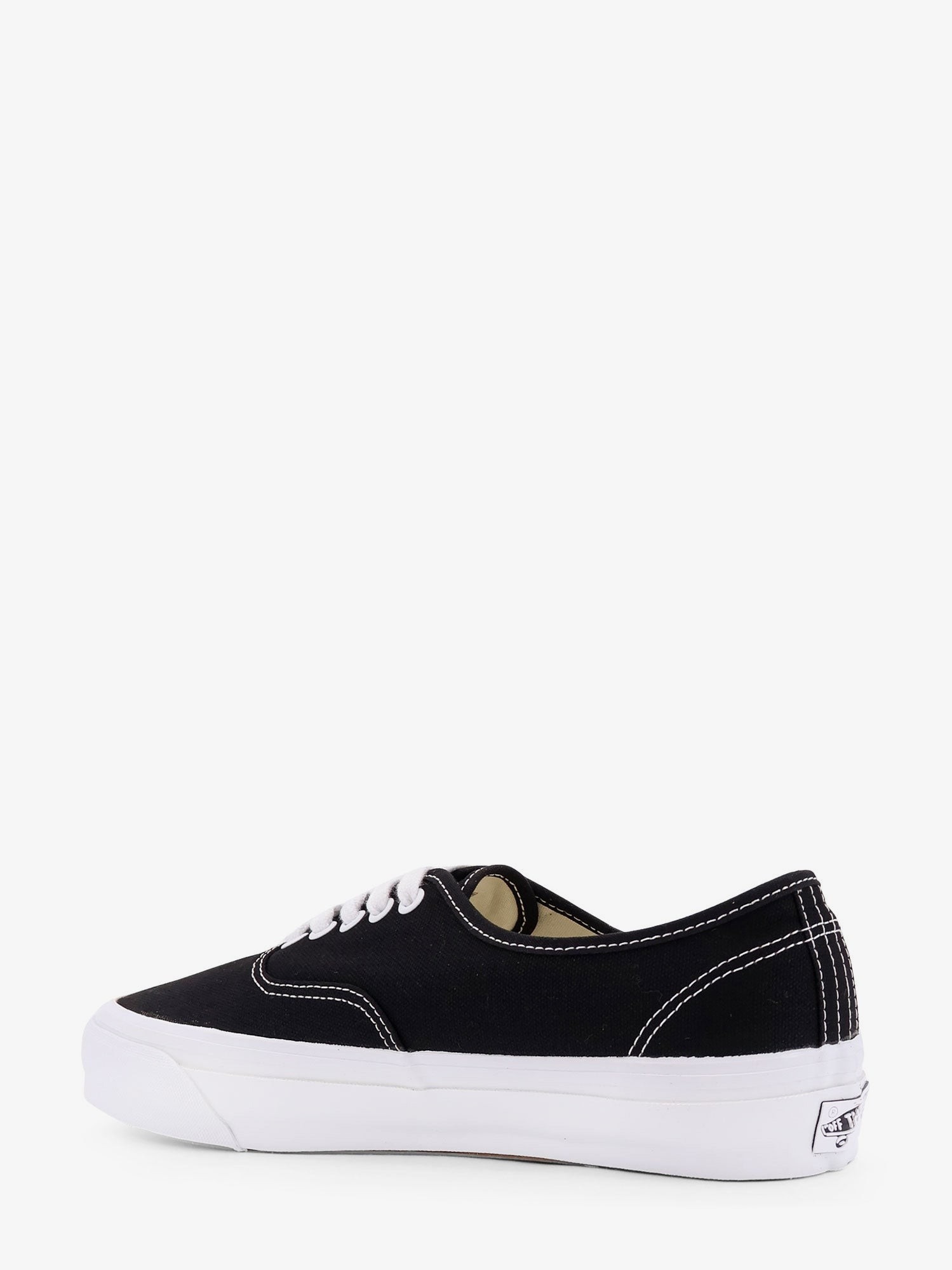 nanito_source_url:https://nokinstyle.com/2396073/lx-authentic-reissue-44-canvas-sneakers.jpg