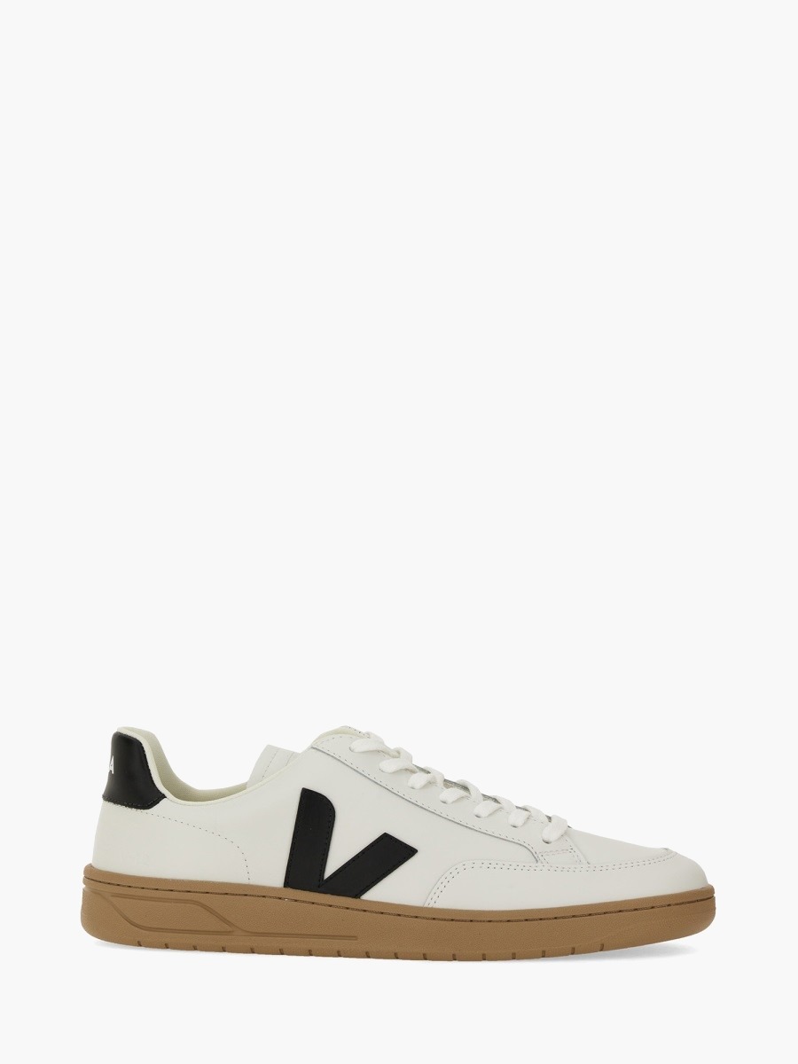 nanito_source_url:https://nokinstyle.com/2348782/sneaker-v-12.jpg