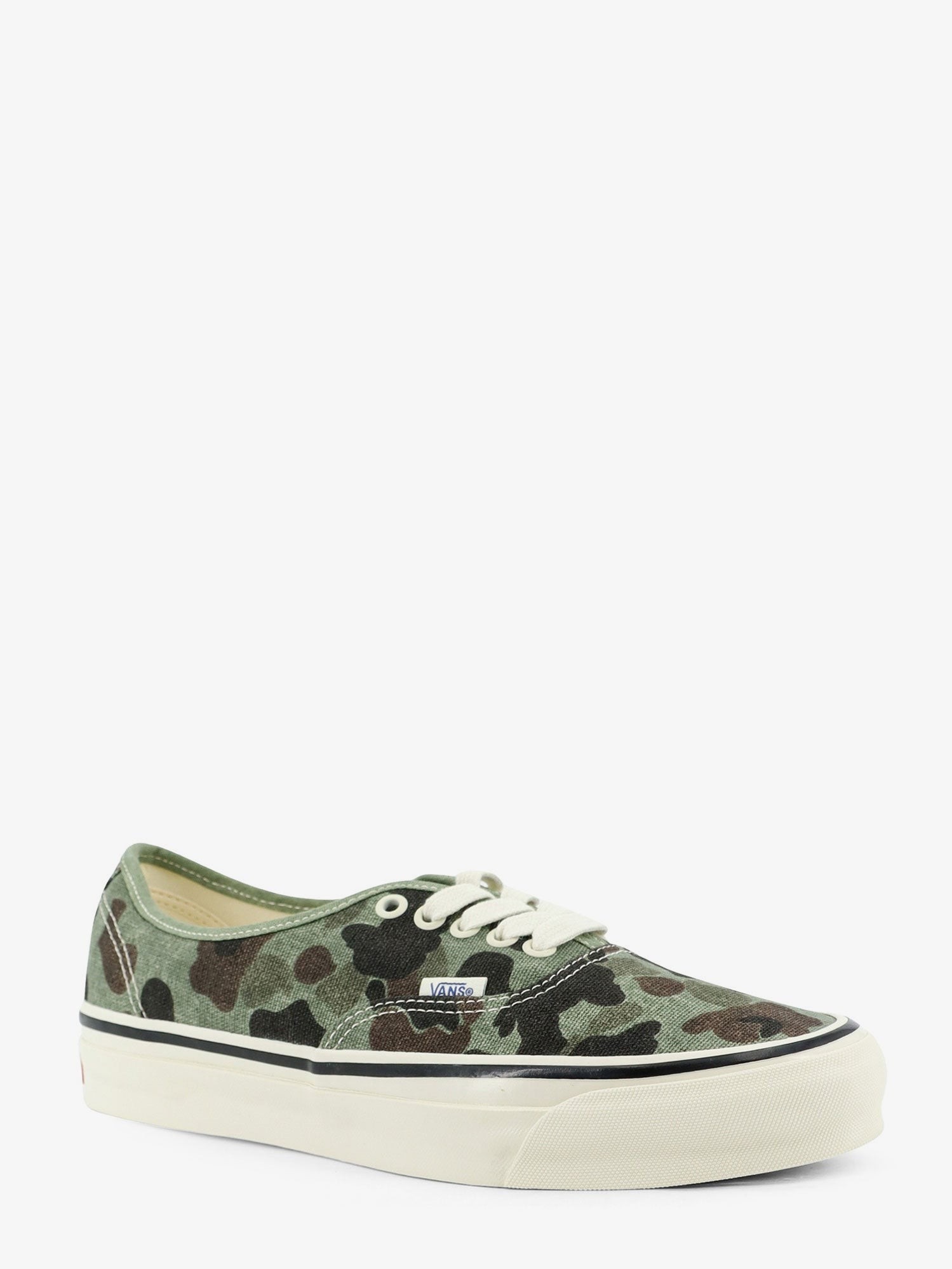 nanito_source_url:https://nokinstyle.com/2410995/lx-authentic-44-canvas-sneakers.jpg