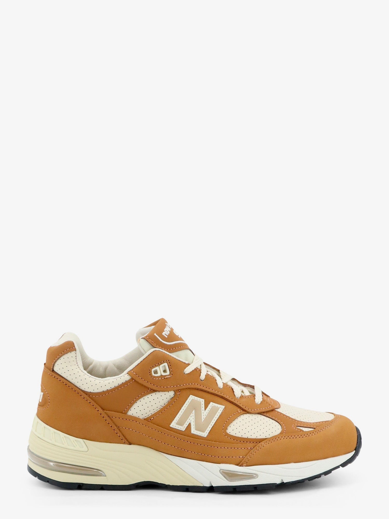 nanito_source_url:https://nokinstyle.com/2433742/991-tier-leather-sneakers-with-iconic-side-logo.jpg