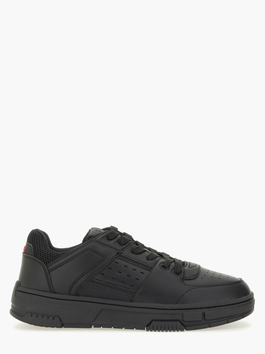 nanito_source_url:https://nokinstyle.com/2372105/sneaker-with-mesh-details.jpg