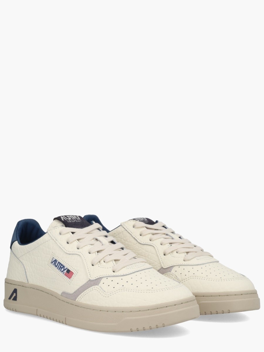 nanito_source_url:https://nokinstyle.com/2329321/medalist-low-sneaker.jpg