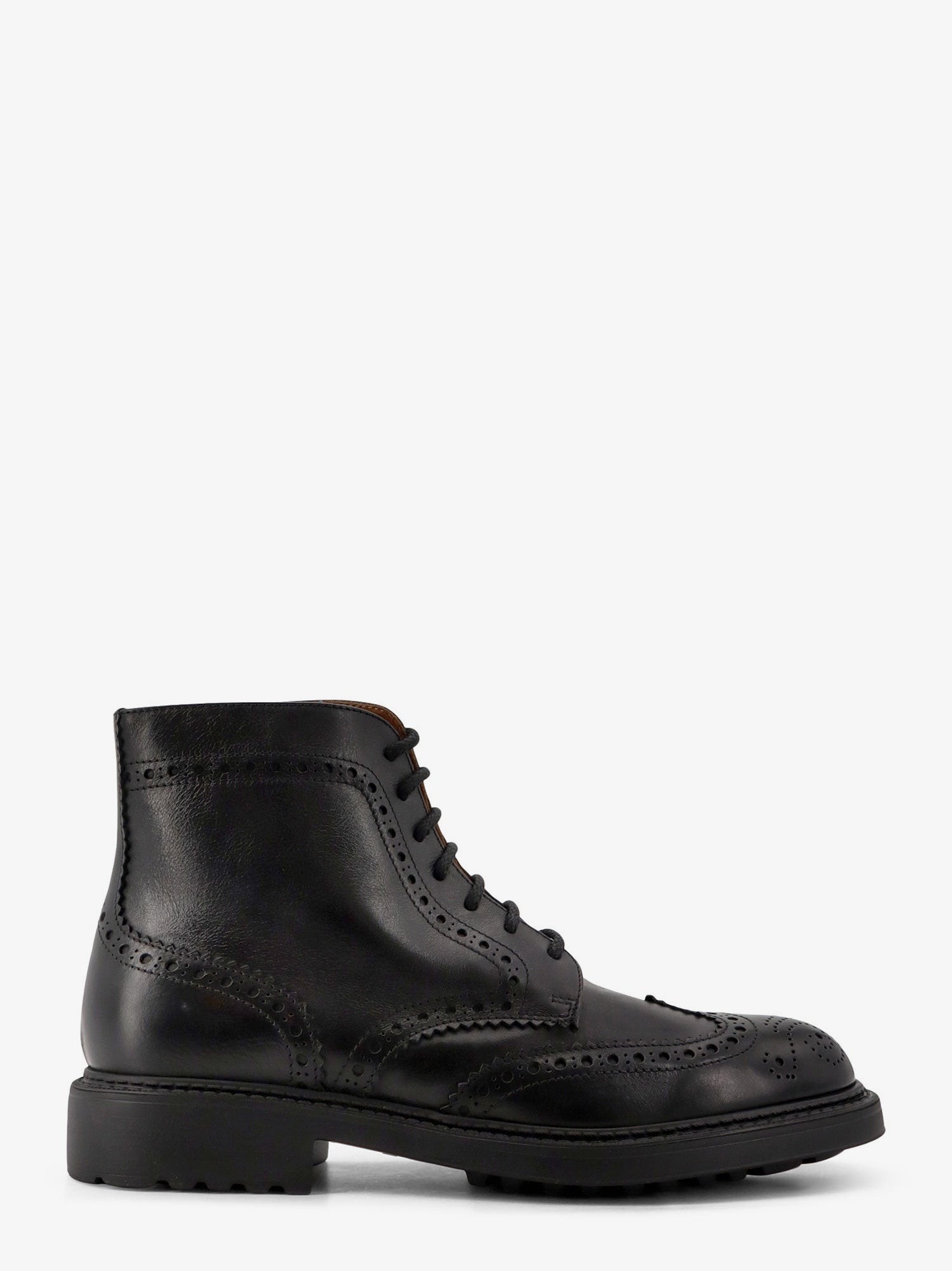 nanito_source_url:https://nokinstyle.com/2407602/triumph-leather-ankle-boots.jpg