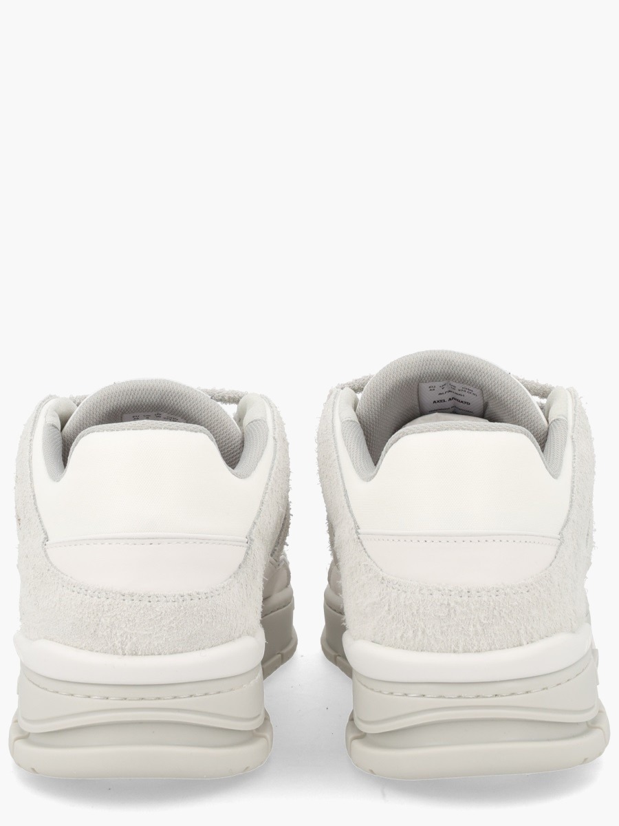nanito_source_url:https://nokinstyle.com/2328133/sneaker-area-lo.jpg