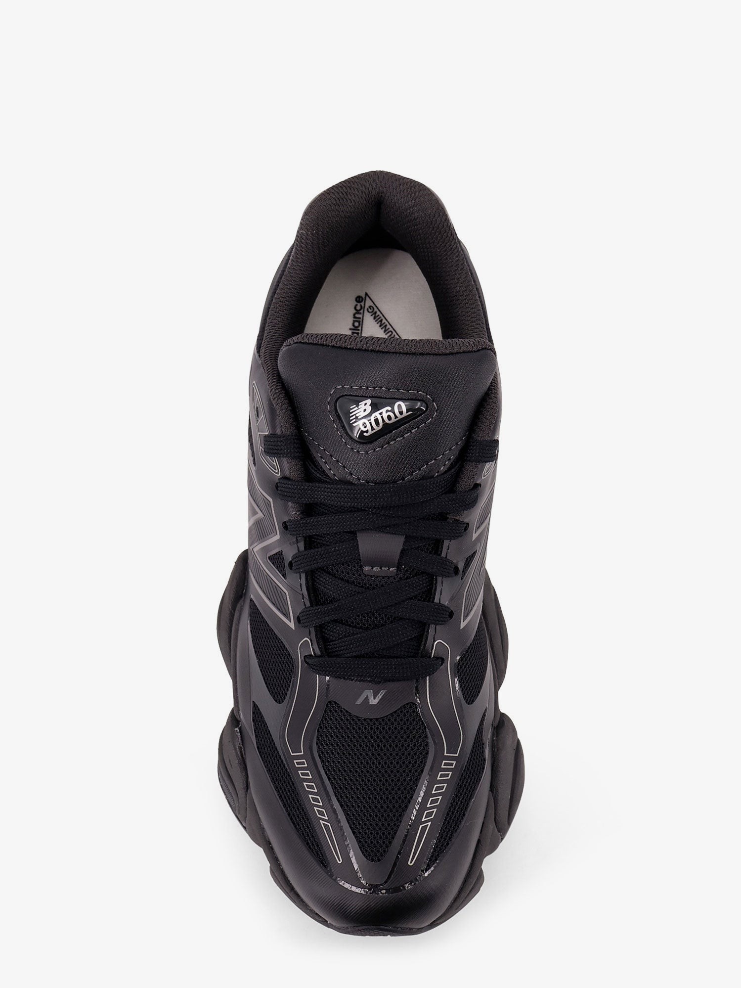 nanito_source_url:https://nokinstyle.com/2398394/740-mesh-sneakers-with-logo-on-the-side.jpg