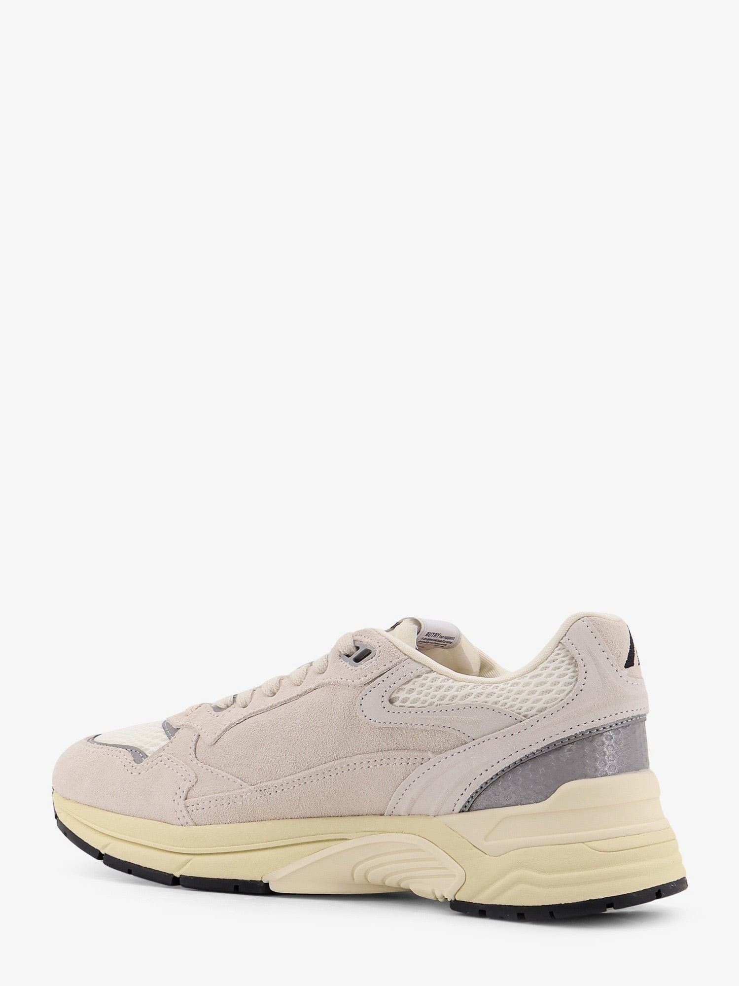 nanito_source_url:https://nokinstyle.com/2425001/hyperway-low-low-top-suede-sneakers.jpg