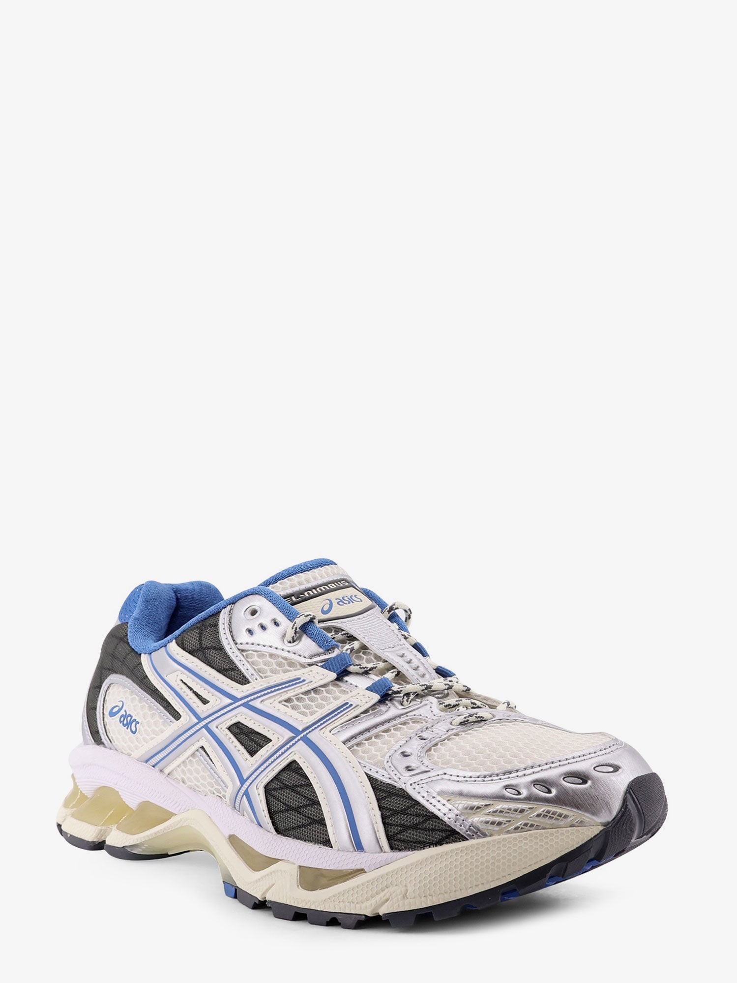 nanito_source_url:https://nokinstyle.com/2441700/gel-nimbus-101-mesh-sneakers-with-logo-on-the-side.jpg