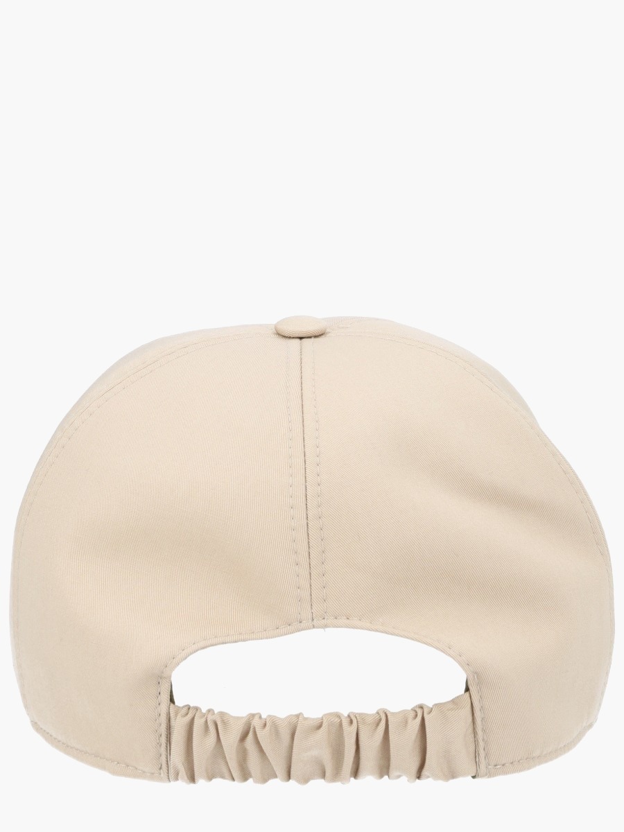 nanito_source_url:https://nokinstyle.com/2340963/baseball-hat-with-logo.jpg