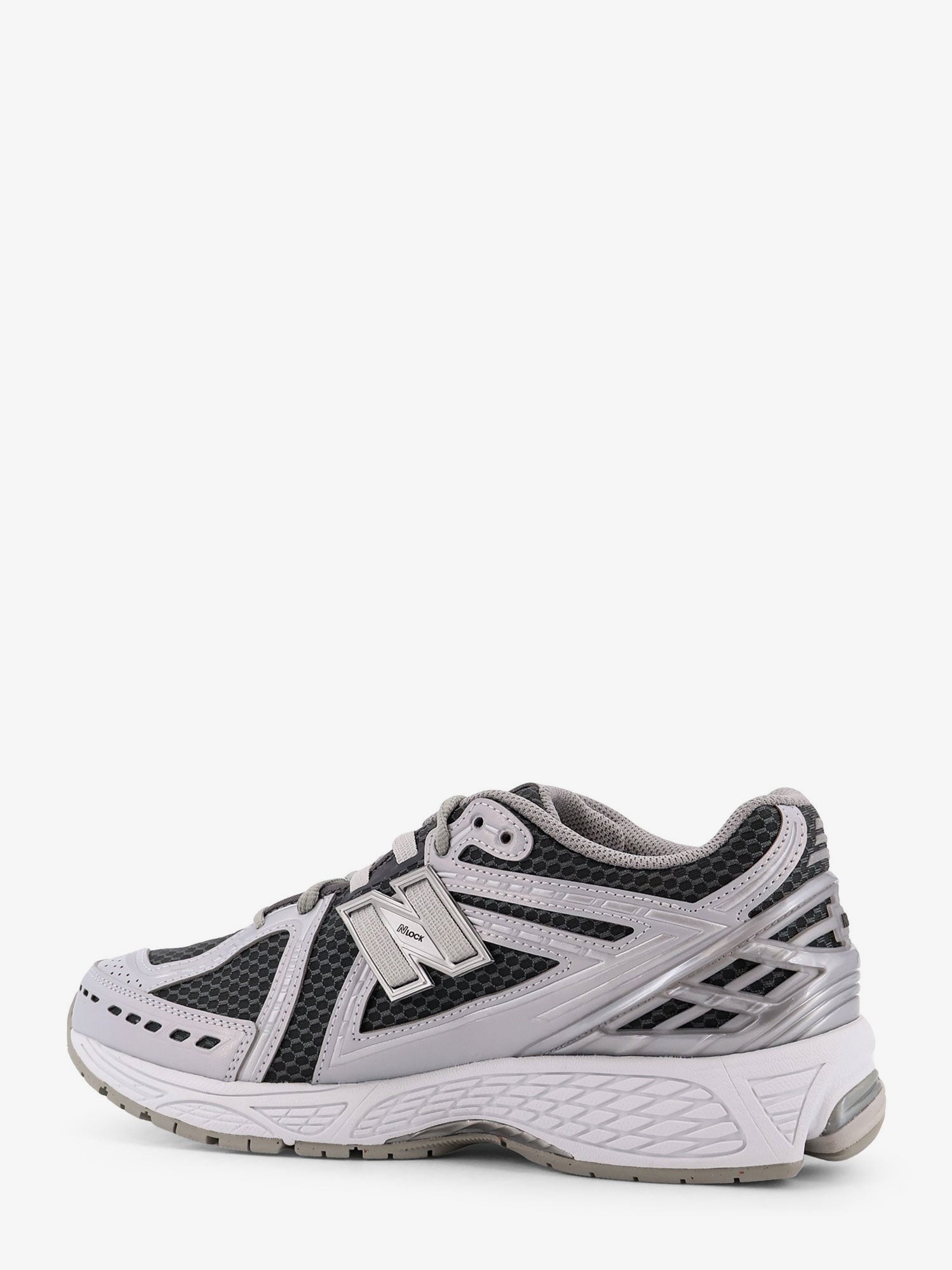 nanito_source_url:https://nokinstyle.com/2399221/1906-low-top-mesh-sneakers.jpg