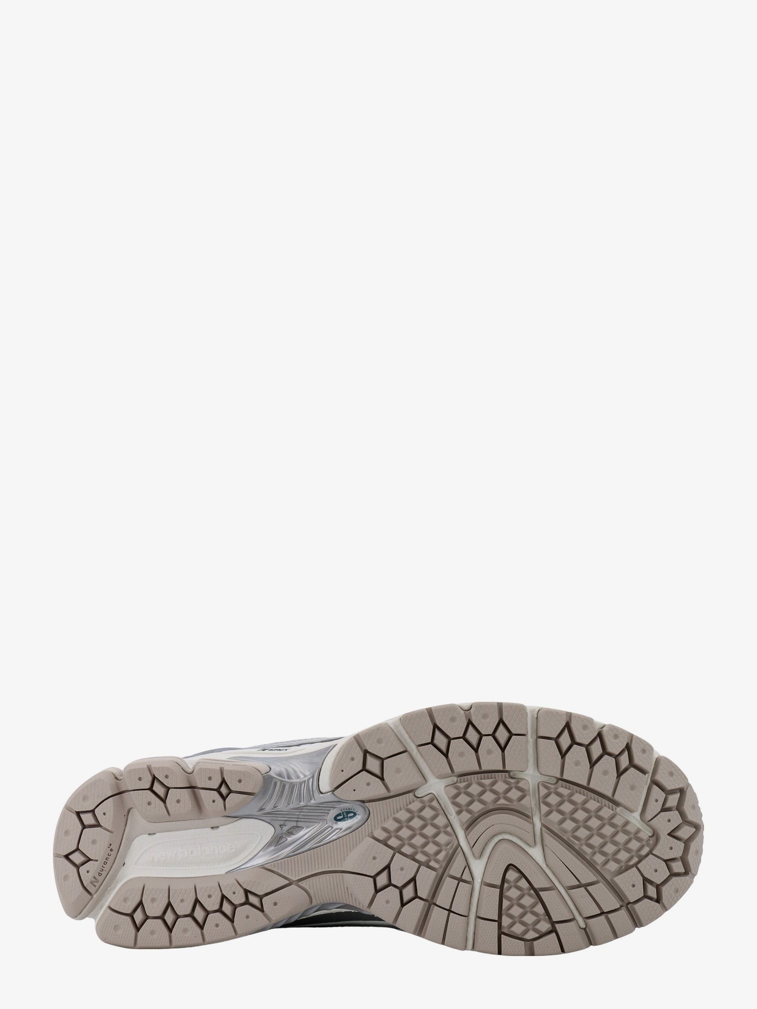 nanito_source_url:https://nokinstyle.com/2409575/1906r-mesh-sneakers.jpg