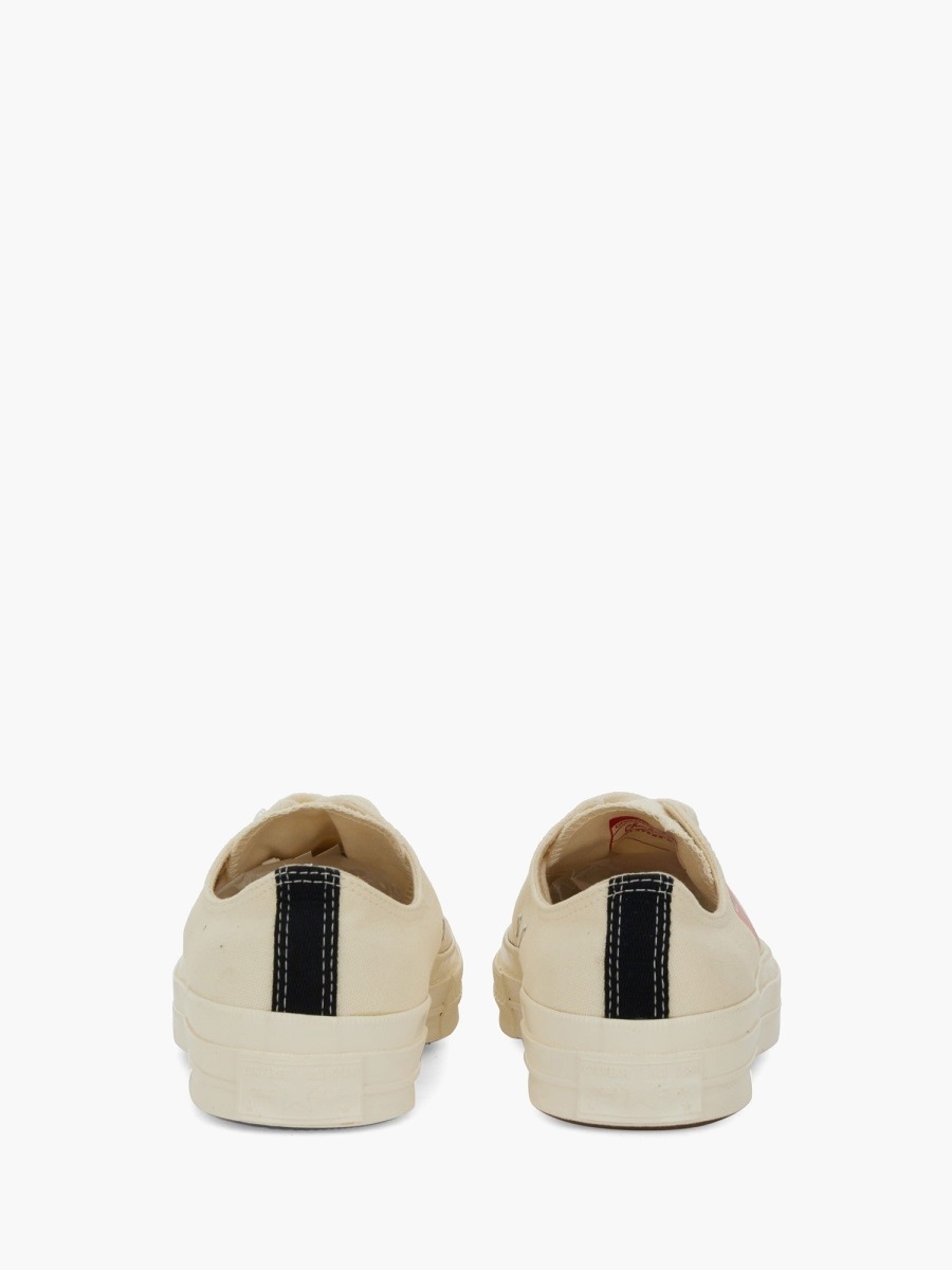 nanito_source_url:https://nokinstyle.com/2385553/chuck-taylor-70-sneaker.jpg