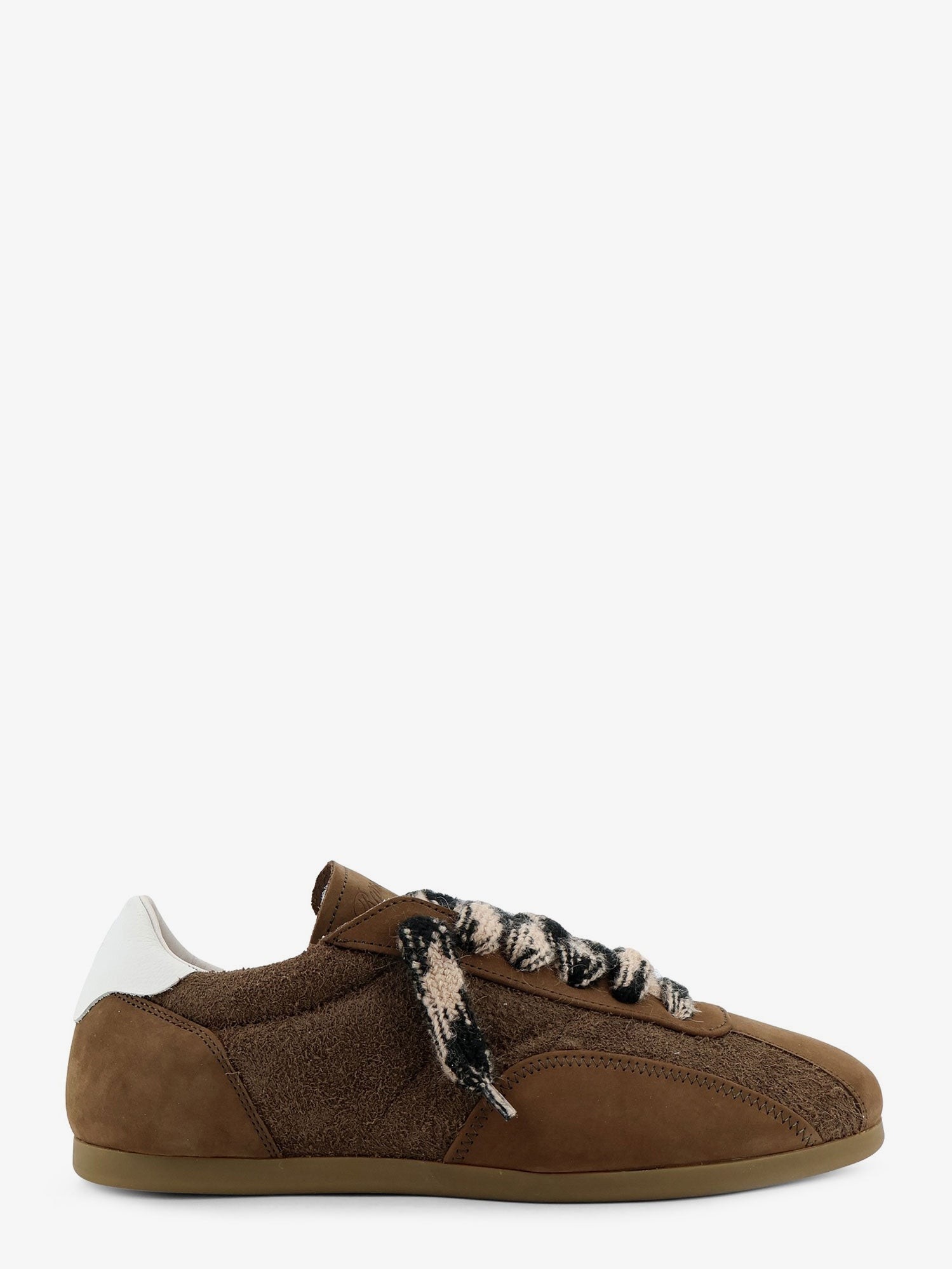nanito_source_url:https://nokinstyle.com/2391803/suede-and-nubuck-sneakers.jpg
