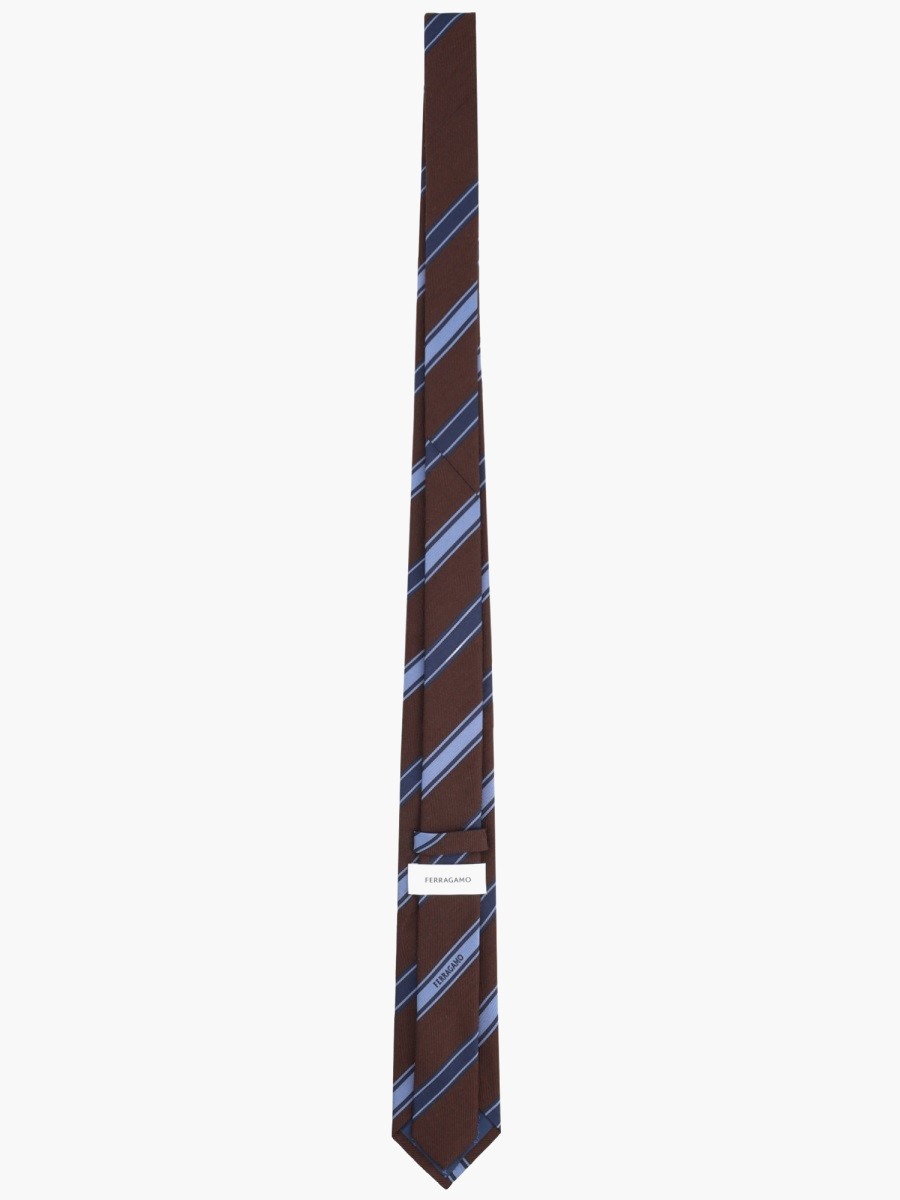 nanito_source_url:https://nokinstyle.com/2414597/cravatta-in-seta.jpg