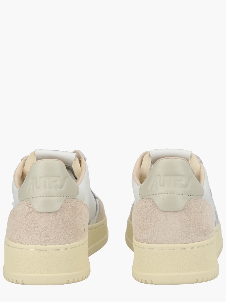 nanito_source_url:https://nokinstyle.com/2324860/medalist-low-sneaker.jpg
