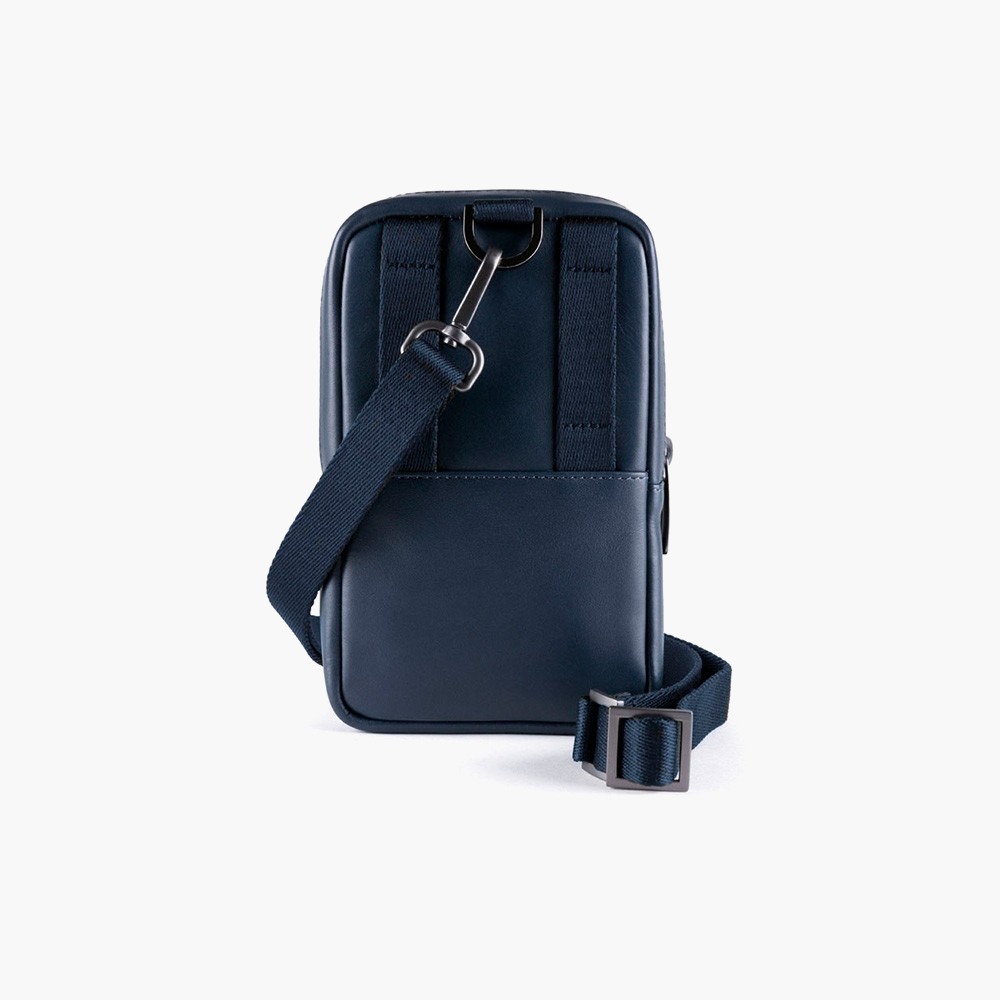 nanito_source_url:https://www.mewse.ro/images/produse/piquadro-piquadro-bag-shoulder-bag-blue-for-men-18-x-12-x-2-50-cm-1678106206.jpg