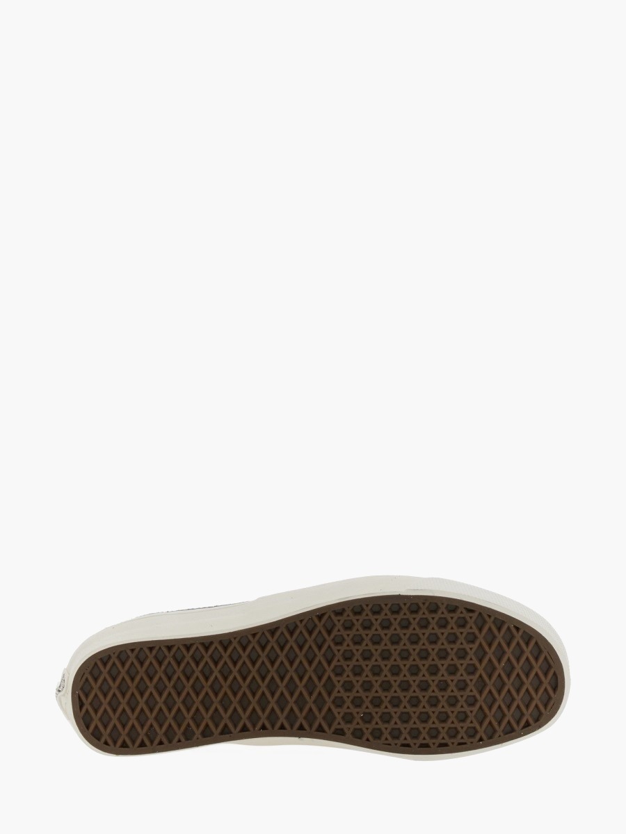 nanito_source_url:https://nokinstyle.com/2344297/sneaker-authentic-44.jpg
