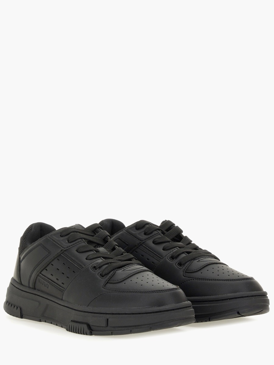 nanito_source_url:https://nokinstyle.com/2372106/sneaker-with-mesh-details.jpg