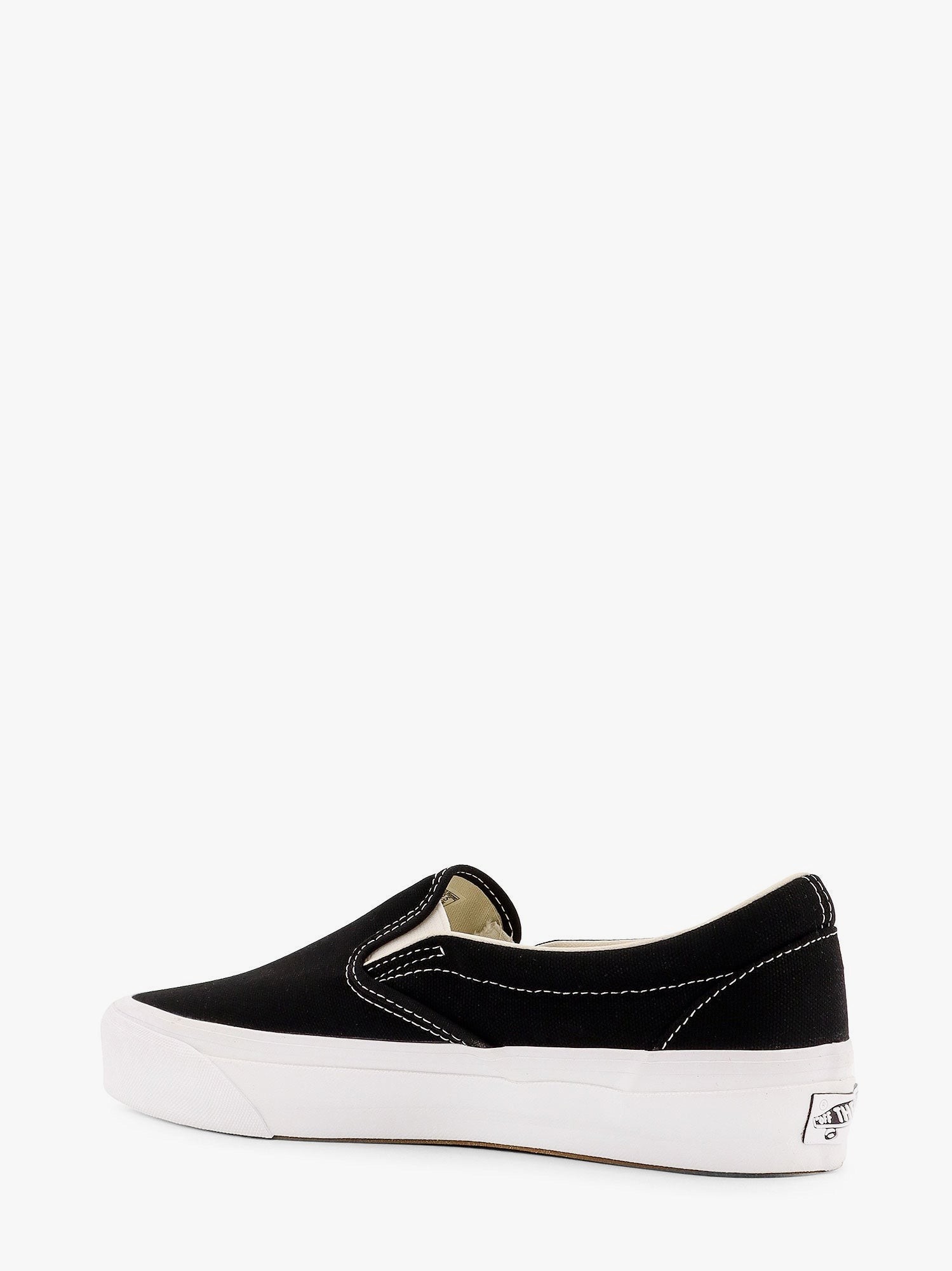 nanito_source_url:https://nokinstyle.com/2432976/lx-slip-on-reissue-98-canvas-sneakers.jpg