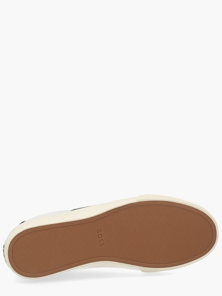 nanito_source_url:https://nokinstyle.com/2342395/sneaker-with-logo.jpg