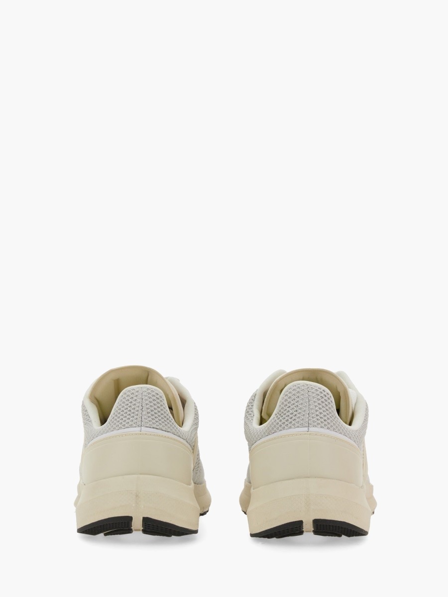 nanito_source_url:https://nokinstyle.com/2358541/sneaker-with-logo.jpg