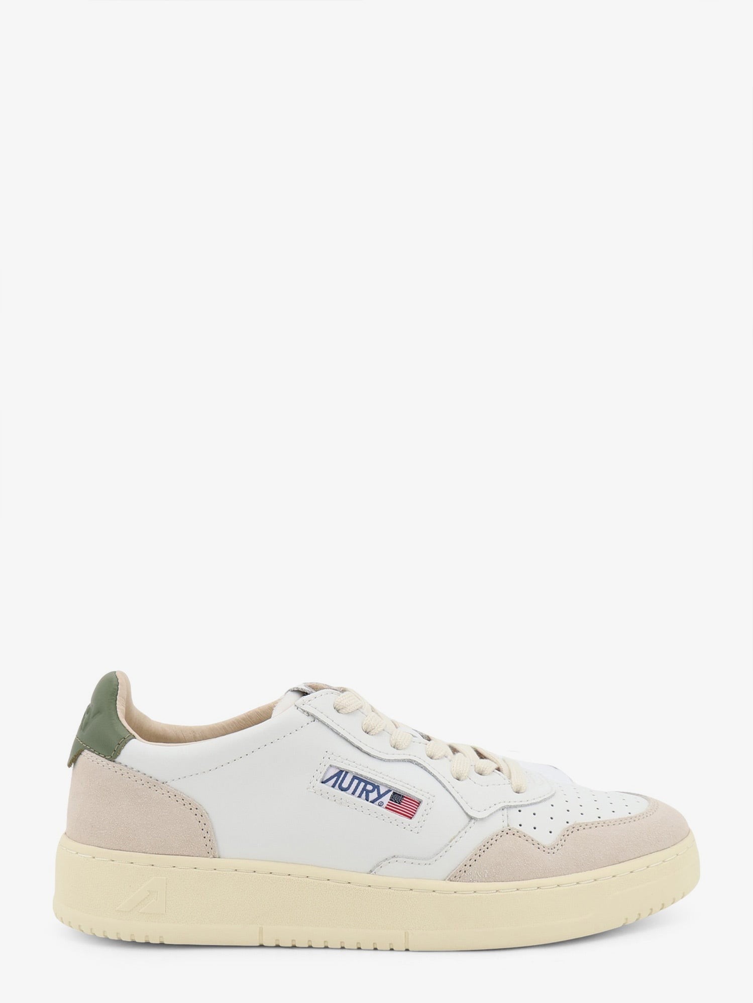 nanito_source_url:https://nokinstyle.com/2436701/medalist-low-leather-sneakers.jpg