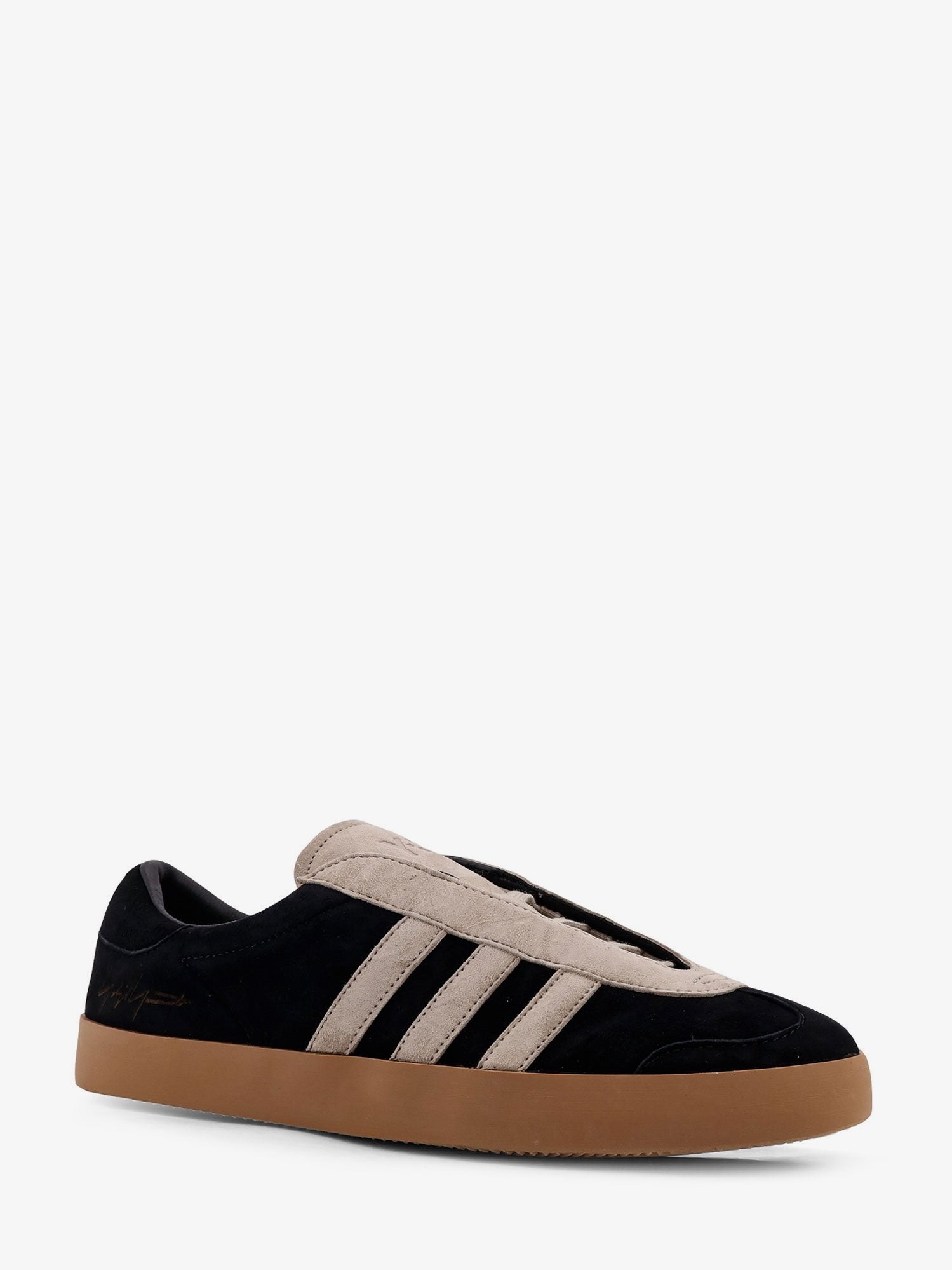 nanito_source_url:https://nokinstyle.com/2398022/y-3-gazelle-suede-sneakers-with-engraved-logo-on-the-side.jpg