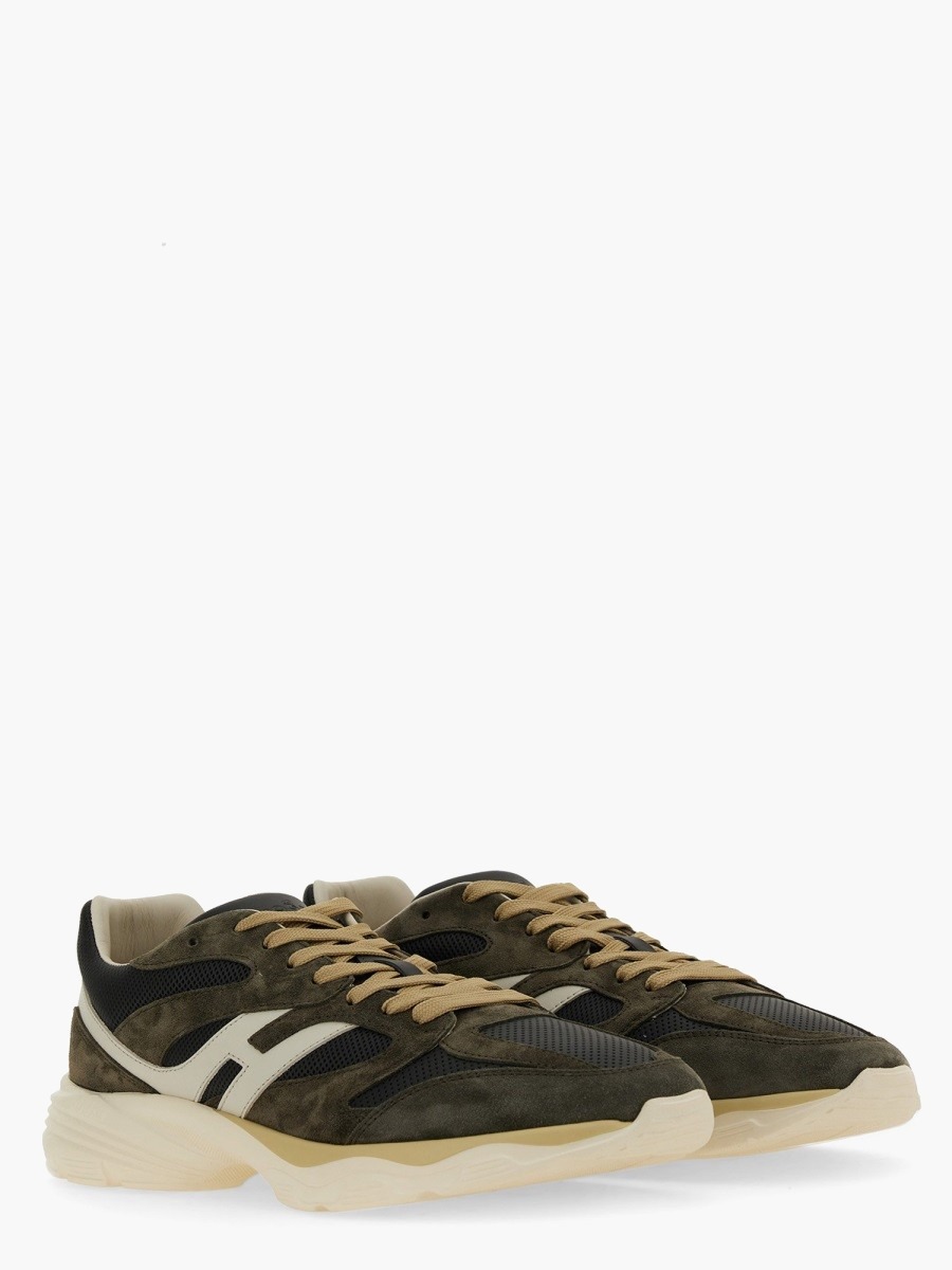 nanito_source_url:https://nokinstyle.com/2349766/sneaker-with-logo.jpg