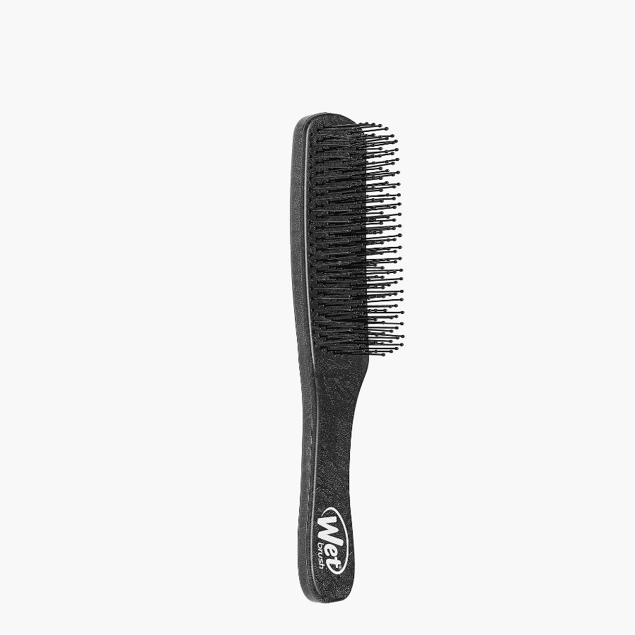 nanito_source_url:https://www.mewse.ro/images/produse/wet-brush-men-s-detangler-detangler-hair-brush-black-leather-0-736658952643-1672774741.jpg