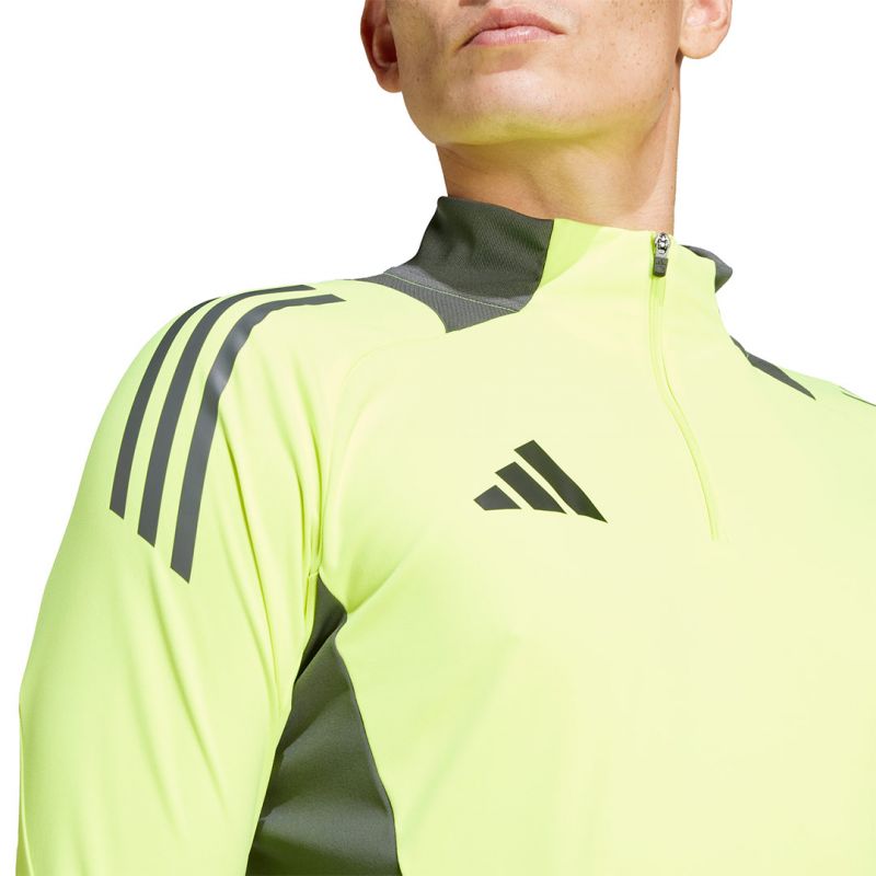 nanito_source_url:https://b2bsportswholesale.net/public/storage/productimages/43/a6/63/d2/1094141/image/xlarge_clean.jpg
