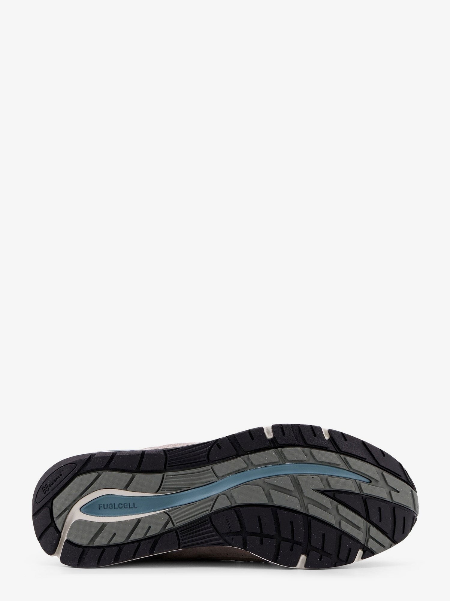 nanito_source_url:https://nokinstyle.com/2409018/991-suede-and-mesh-running-sneakers.jpg
