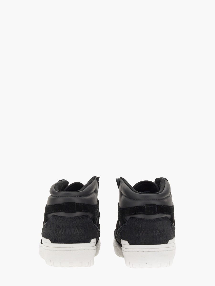 nanito_source_url:https://nokinstyle.com/2323096/sneaker-650.jpg