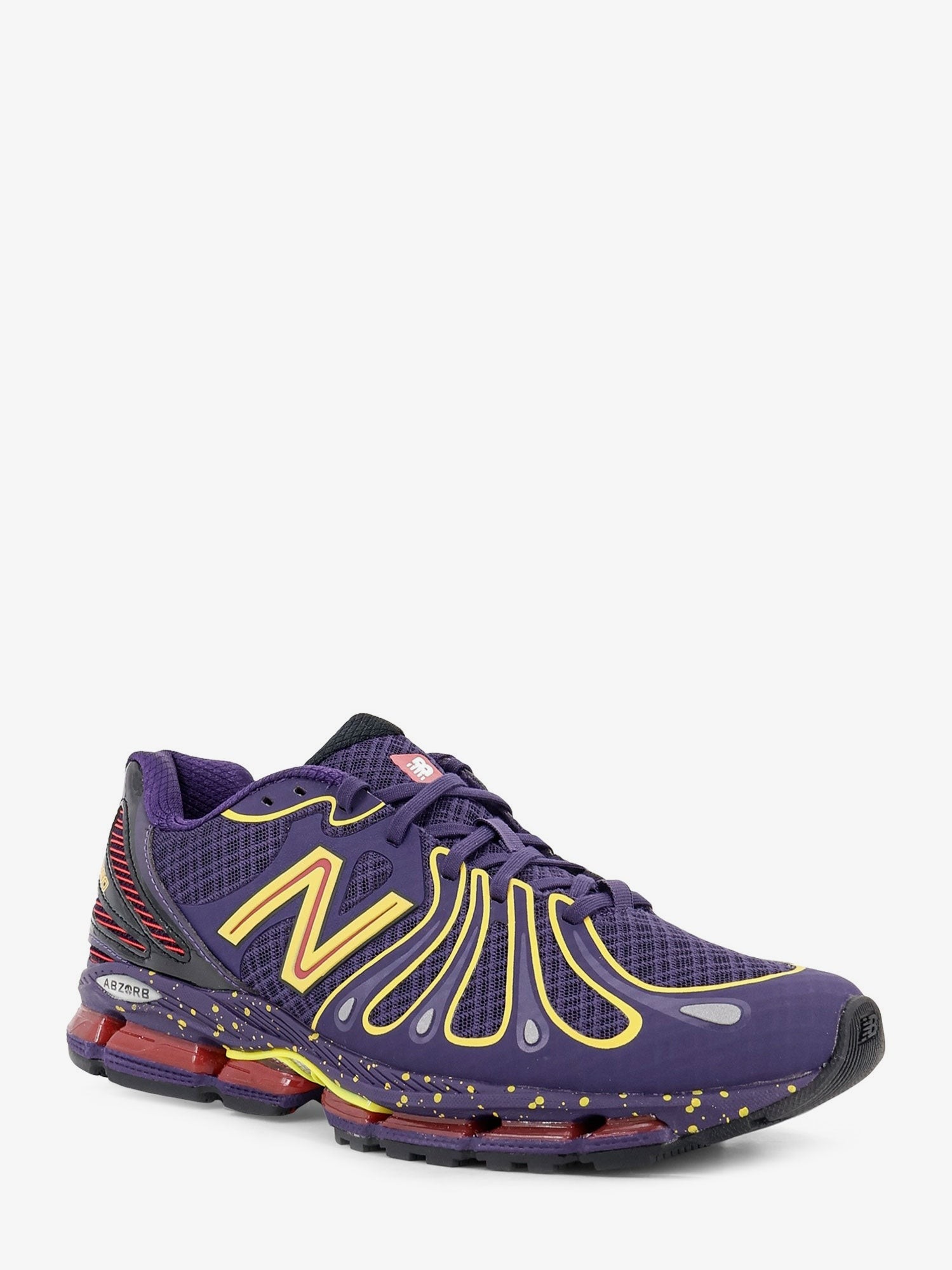 nanito_source_url:https://nokinstyle.com/2419036/18909-mesh-sneakers-with-contrasting-side-logo.jpg