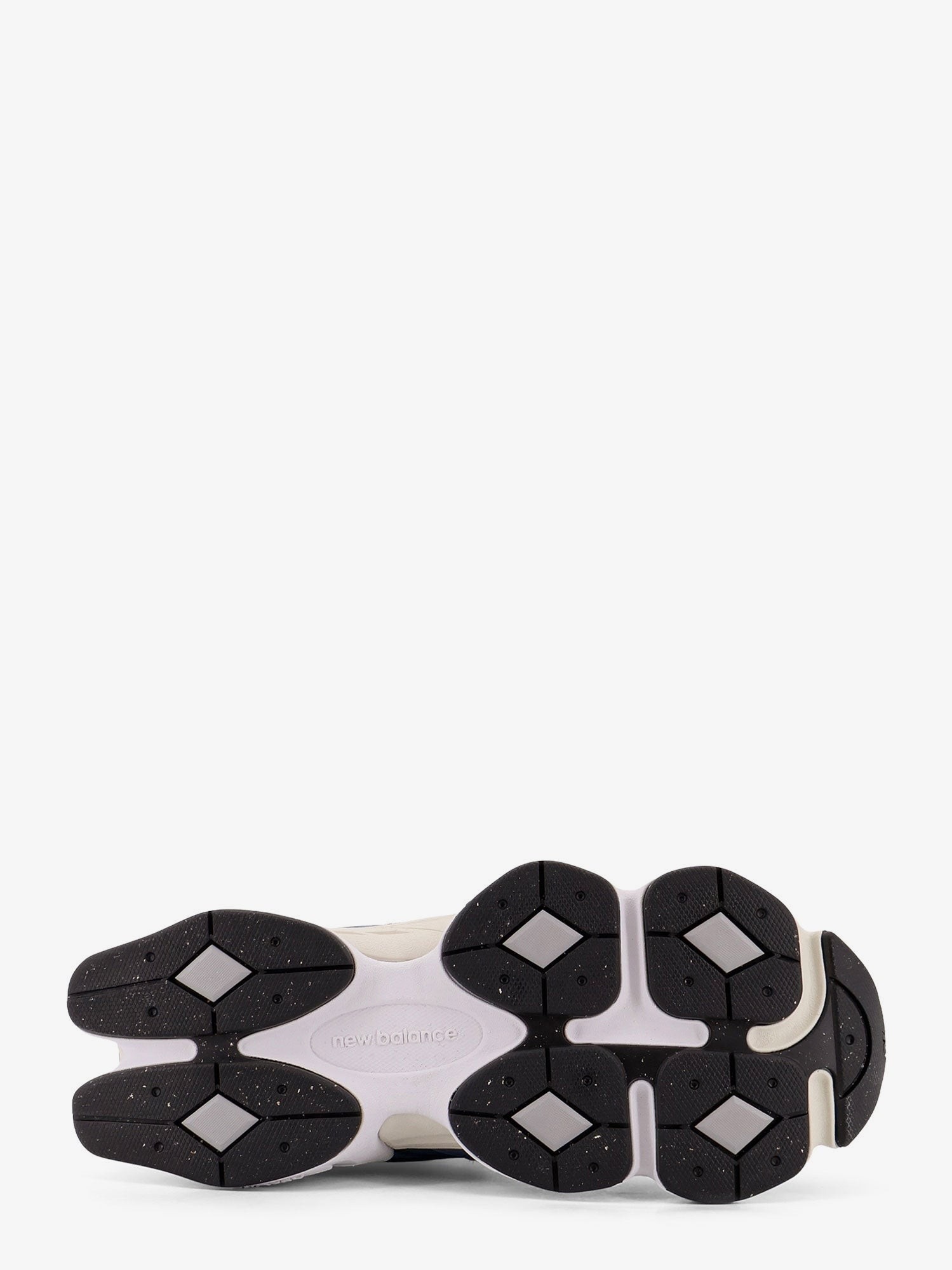 nanito_source_url:https://nokinstyle.com/2437858/9060-mesh-low-top-sneakers-with-suede-inserts.jpg