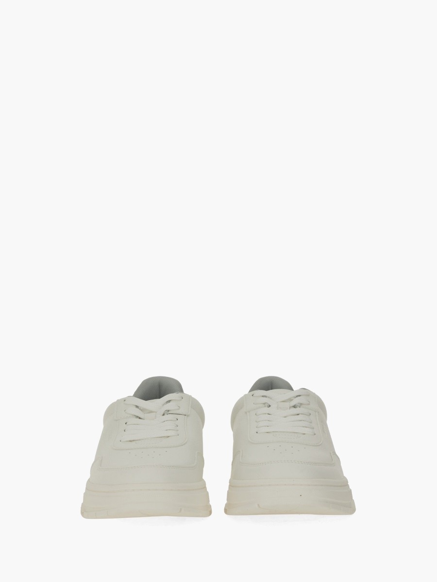 nanito_source_url:https://nokinstyle.com/2371128/sneaker-with-zigzag-detail.jpg