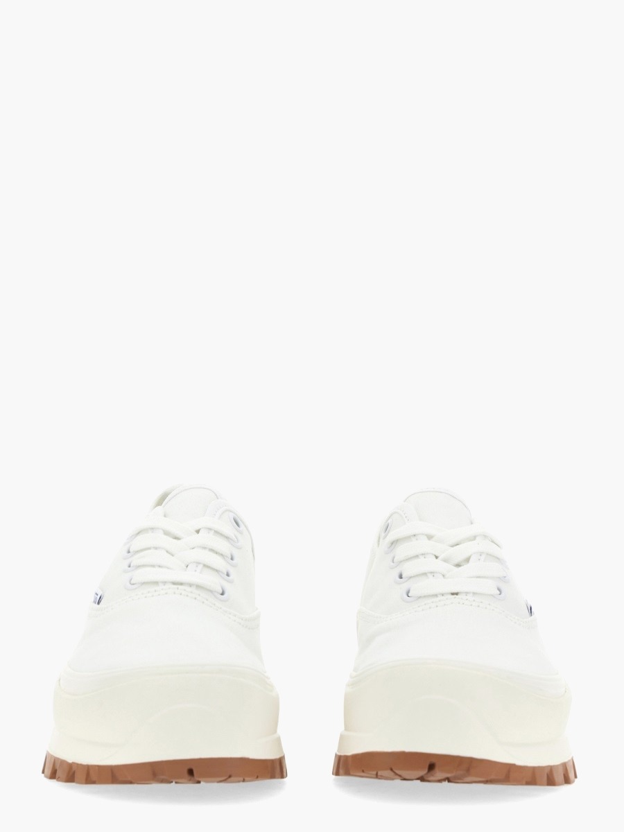 nanito_source_url:https://nokinstyle.com/2359615/authentich-vibram-sneaker.jpg