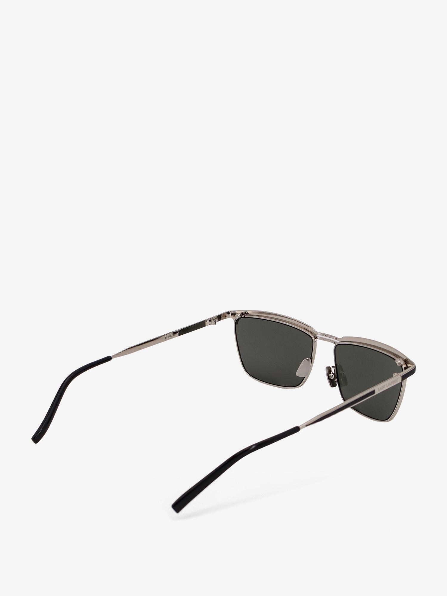 nanito_source_url:https://nokinstyle.com/2407278/metal-sunglasses.jpg