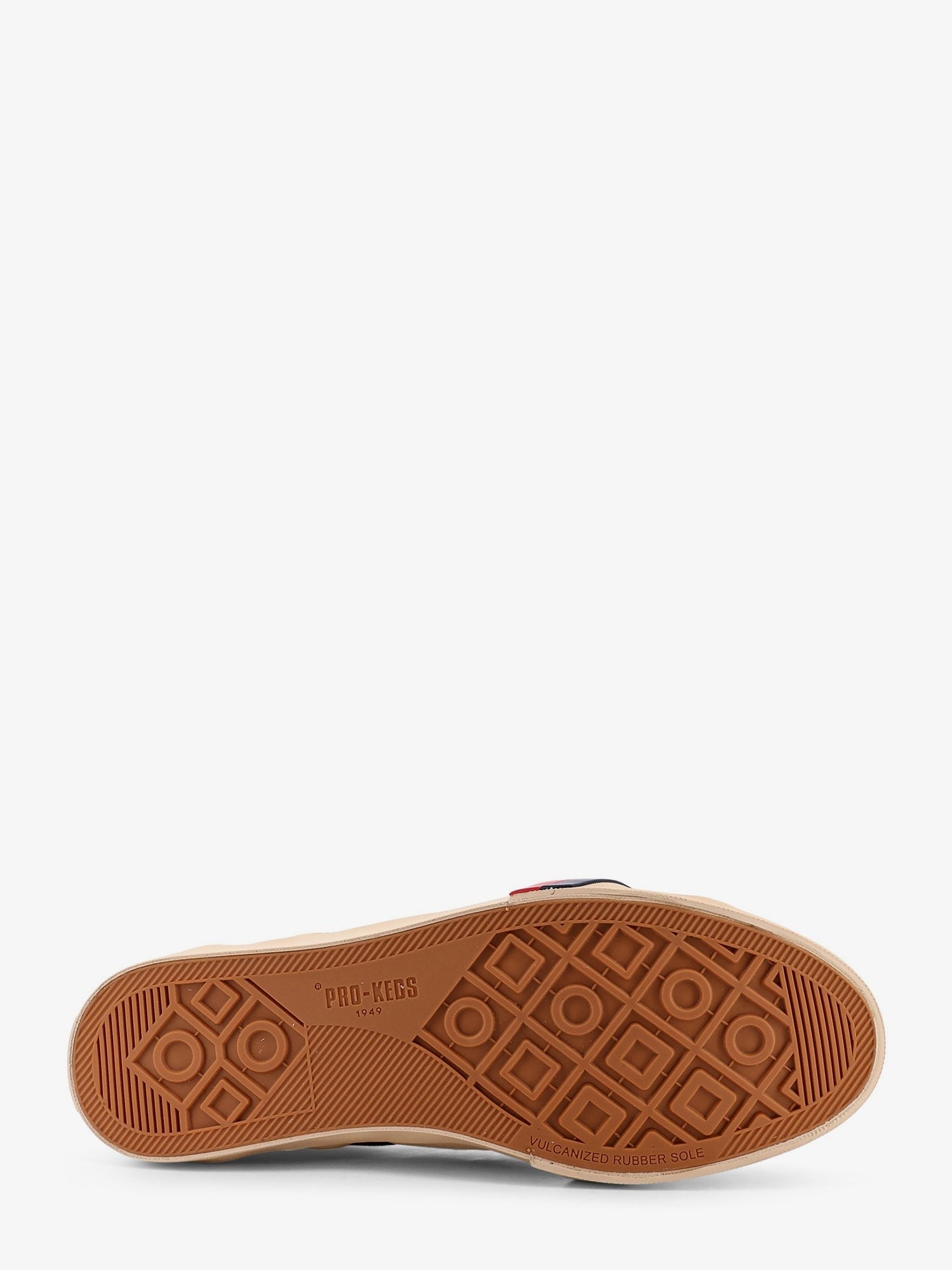 nanito_source_url:https://nokinstyle.com/2400041/royal-classic-leather-sneakers.jpg