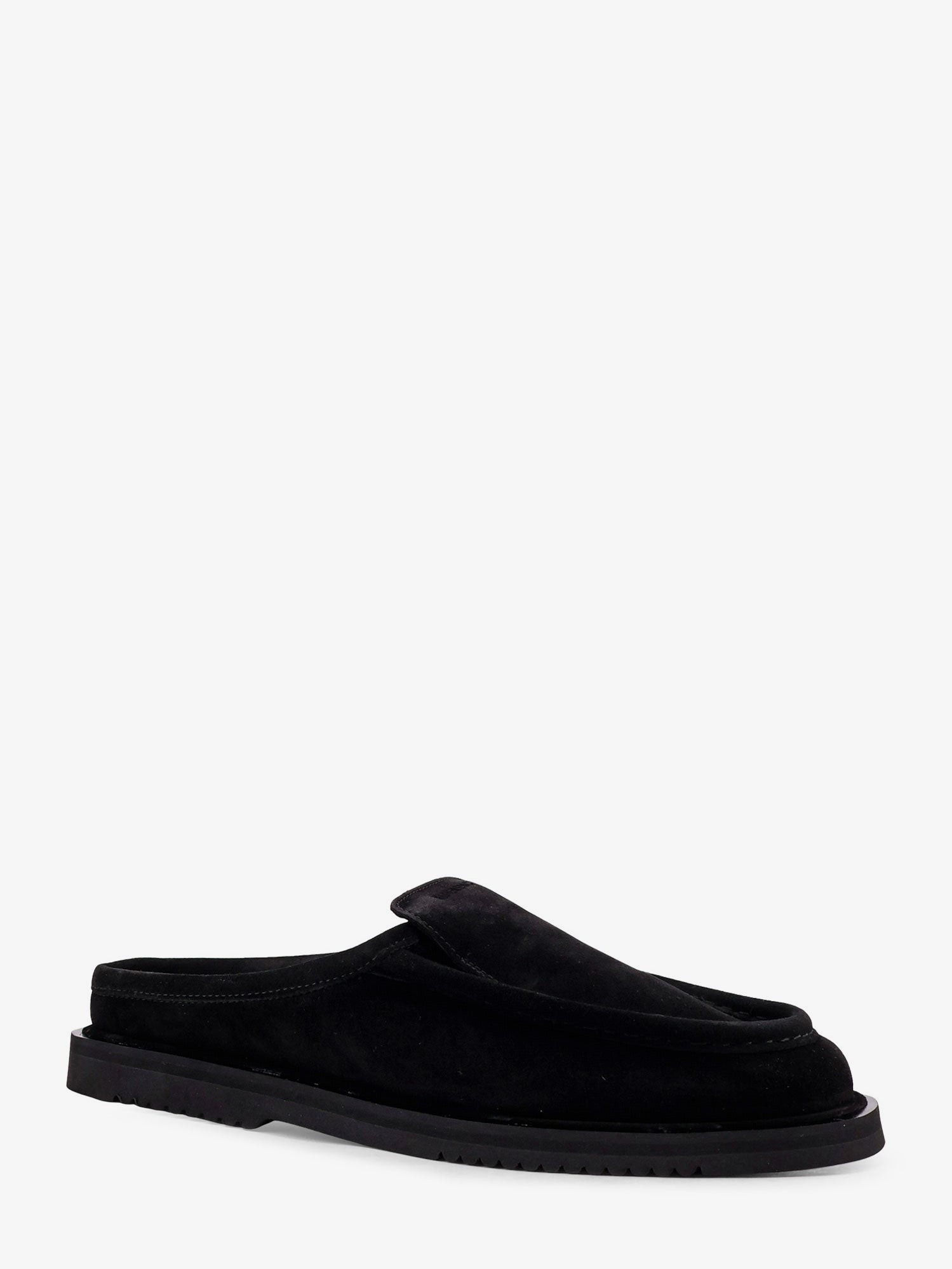 nanito_source_url:https://nokinstyle.com/2397308/the-canoa-resort-suede-sabot.jpg